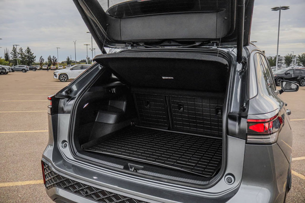 2026 Volkswagen Tiguan Highline Turbo R-Line 4MOTION Grey Sherwood Park - photo #7