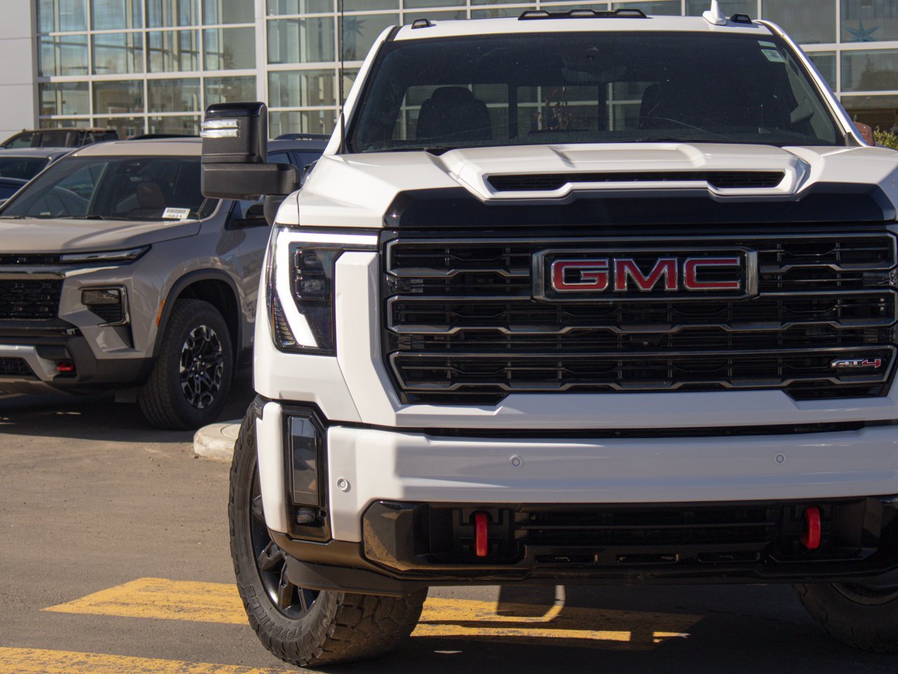 2024 GMC Sierra 2500HD 4WD Crew Cab 159 AT4 White Sherwood Park - photo #4