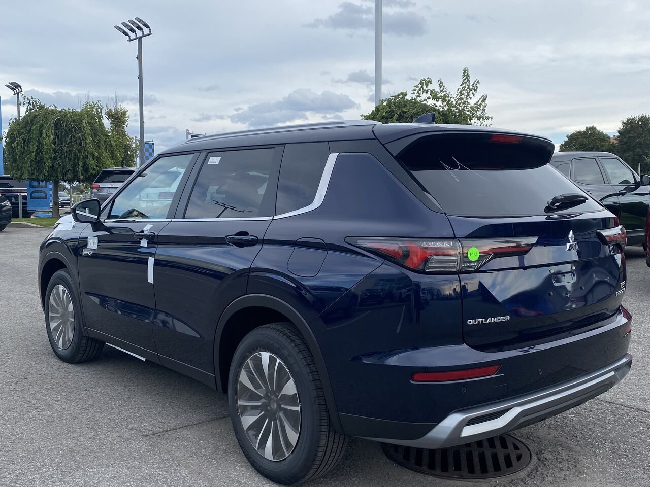 2026 Mitsubishi Outlander Plug-In Hybrid Cosmic Blue Metallic Saint-Eustache - photo #3