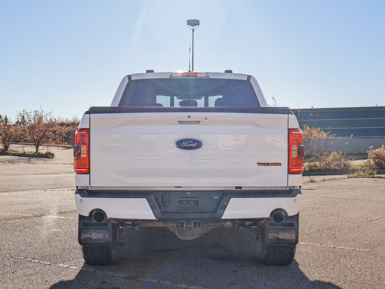 2022 Ford F-150 LARIAT 4WD SuperCrew 5.5' Box White Sherwood Park - photo #11