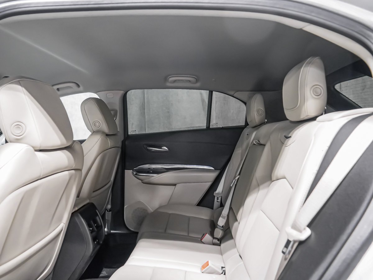 2020 Cadillac XT4 AWD LUXURY 2 SET DE PNEUS APPLE CAR PLAY Silver Montreal - photo #13