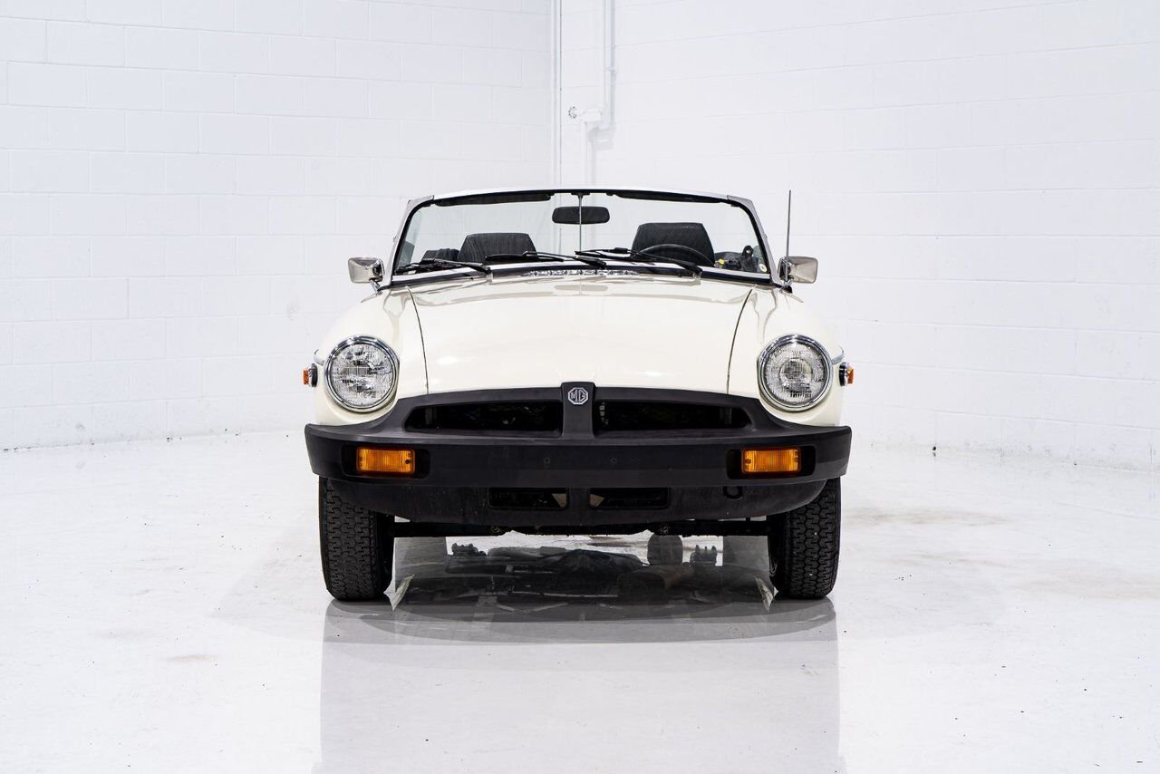 MG B Beautifully presented from former complete restoration 1979 Blanc Montréal - photo #2