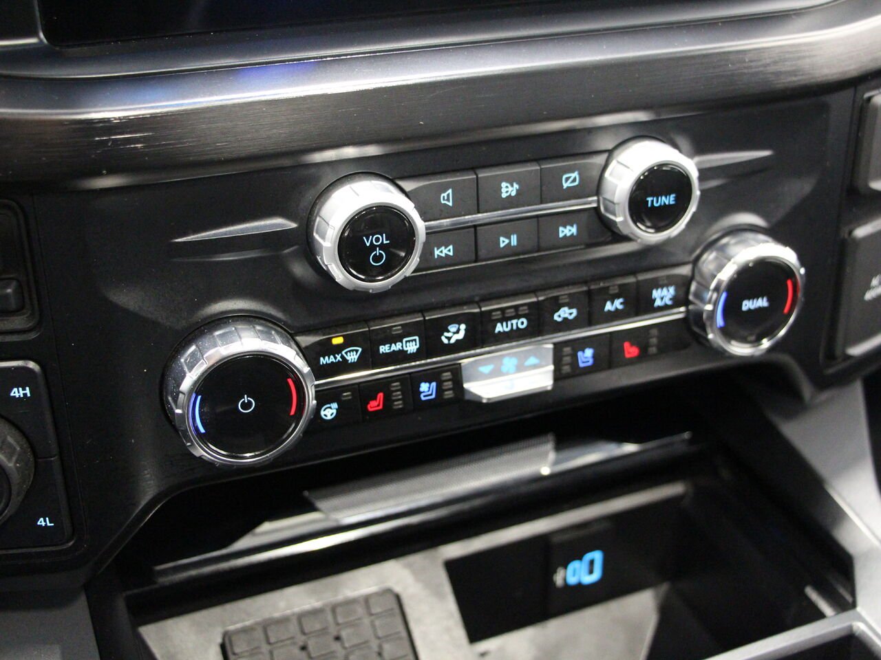 2024 Ford Super Duty F-250 SRW LARIAT Black Saint-Eustache - photo #12