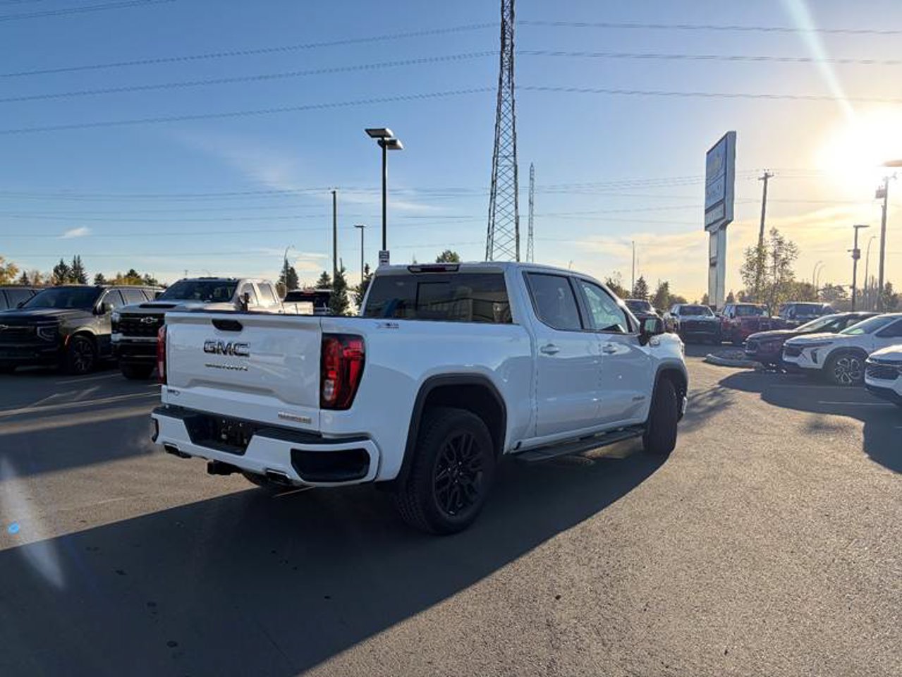 2025 GMC Sierra 1500 4WD Crew Cab 147 Elevation White Sherwood Park - photo #4