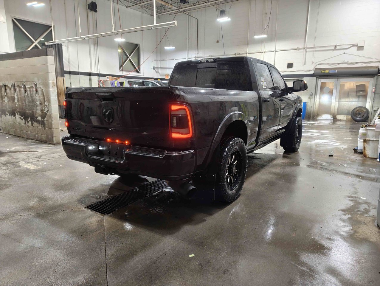 2019 Ram 3500 Laramie 4x4 Crew Cab 6'4 Box Black Sherwood Park - photo #5