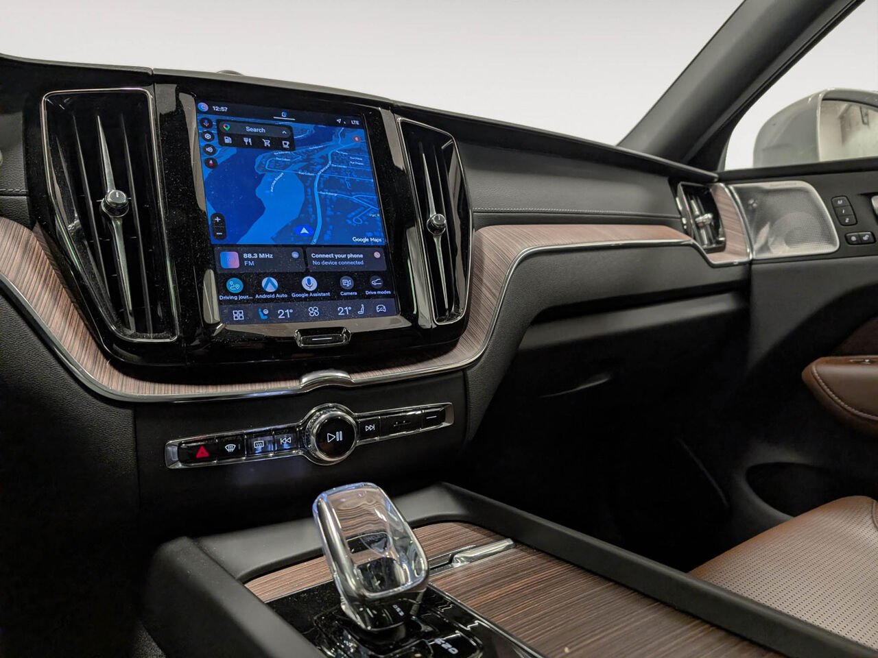 2023 VOLVO XC60 Ultimate Bright Theme AWD Toit Pano Sièges Chauffants Grey Sherbrooke - photo #13