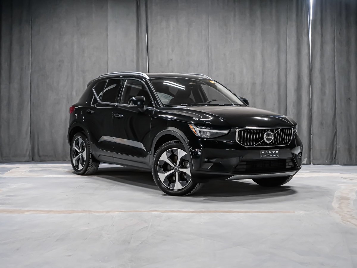 Volvo XC40 B5 PLUS BRIGHT 2023 Noir Montréal - photo #1