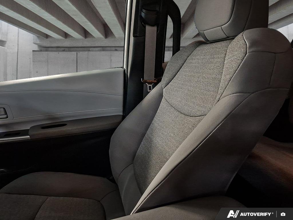 2025 Toyota Sienna 262057 | LE | JRKE1C White Edmonton - photo #18