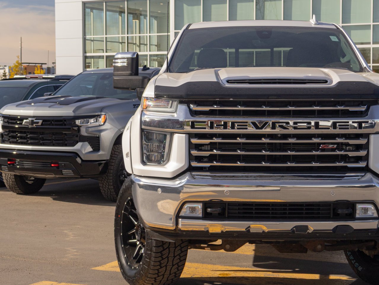 2020 Chevrolet Silverado 2500HD 4WD Crew Cab 159 LTZ White Sherwood Park - photo #4