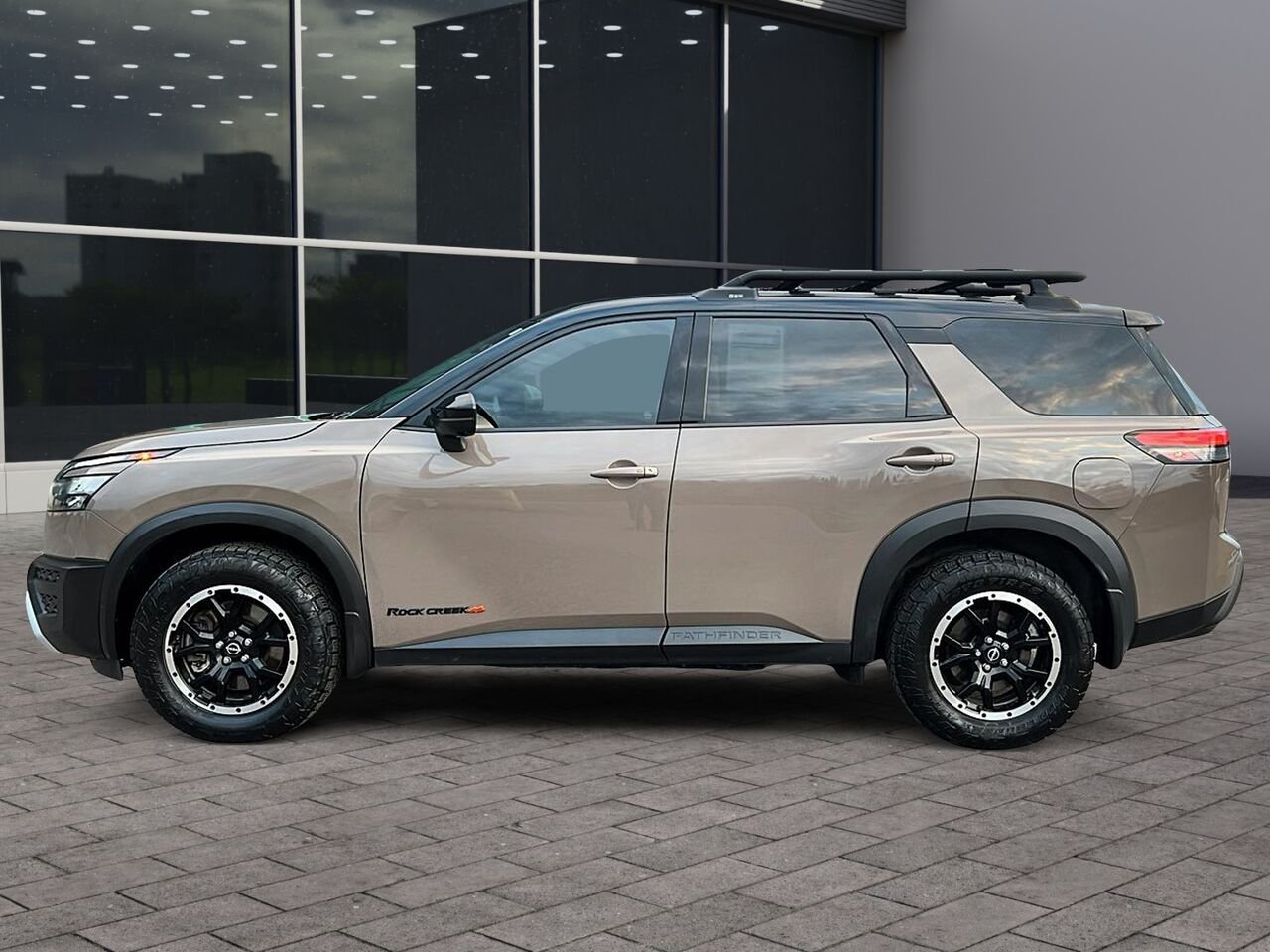 Nissan Pathfinder SV ROCK CREEK 2025 Beige Québec - photo #2