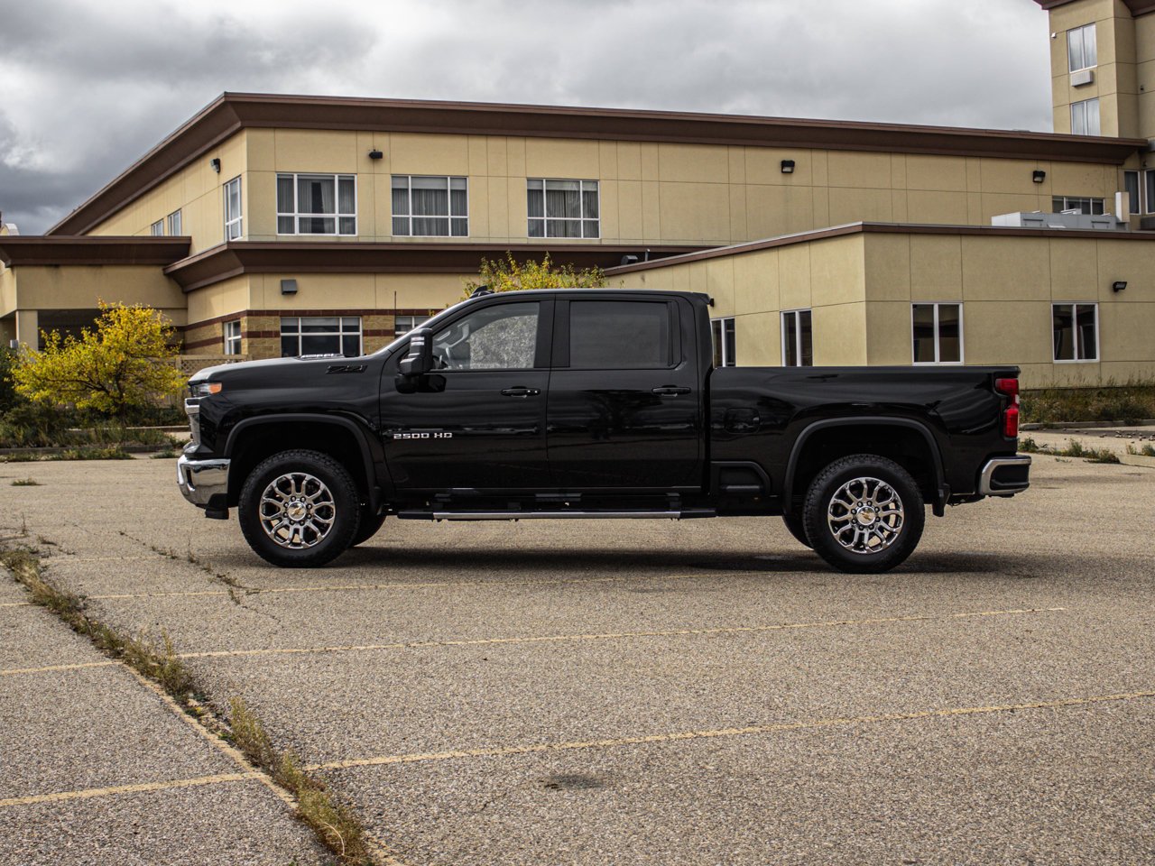 2024 Chevrolet Silverado 2500HD 4WD Crew Cab 159 LT Black Sherwood Park - photo #8