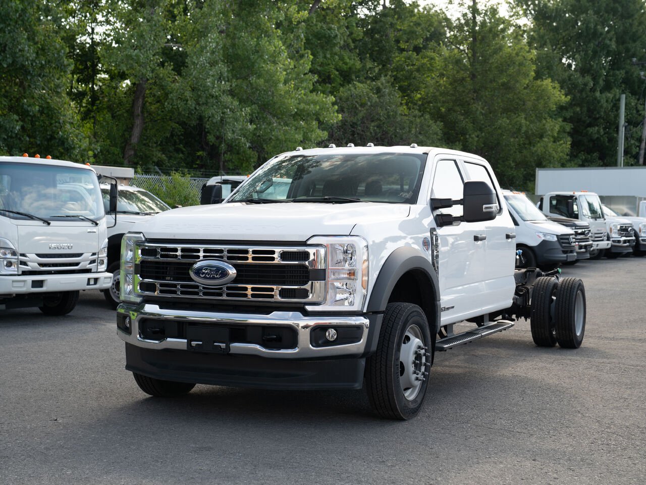 2024 Ford Super Duty F-550 DRW XL 4WD Crew Cab 203" WB 84" CA White Kirkland - photo #0