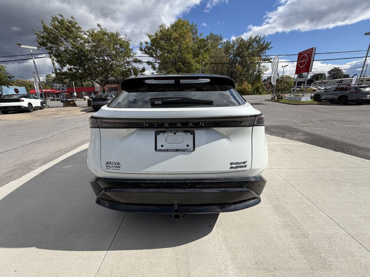 Nissan ARIYA awd carplay jamais accidenté 430 d'autonomie 2024 Blanc Châteauguay - photo #7