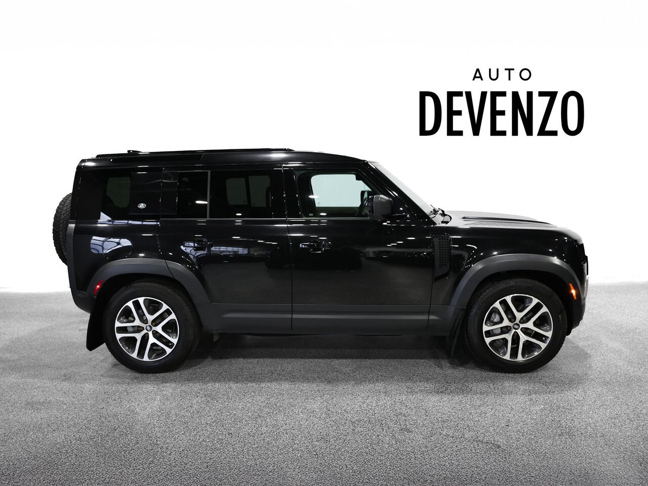 2020 Land Rover Defender Black Saint-Eustache - photo #3