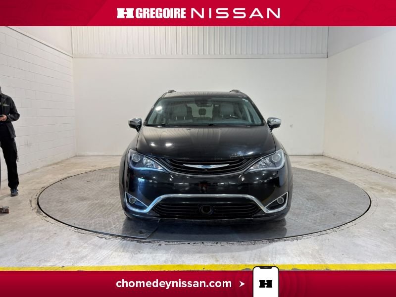 Chrysler Pacifica 2017 Noir Saint-Eustache - photo #1
