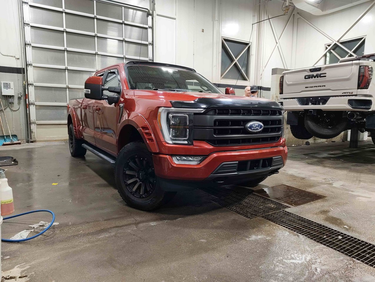 2021 Ford F-150 LARIAT 4WD SuperCrew 6.5' Box Red Sherwood Park - photo #1
