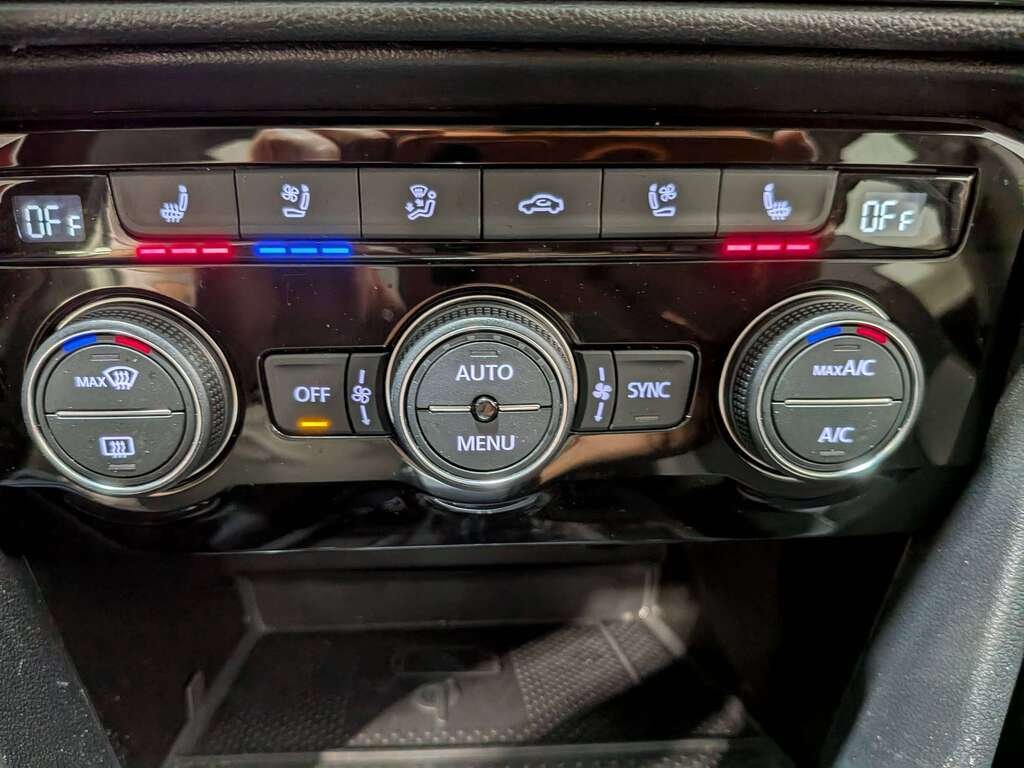 Volkswagen Taos Highline 4MOTION 2024 Rouge Val-David - photo #23