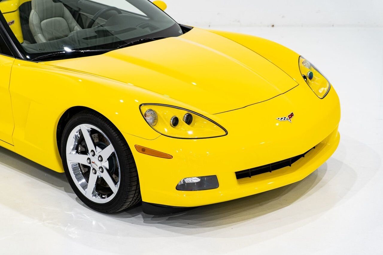 Chevrolet Corvette PRIX EN USD | With Only 900km (563mi) From New With Window Sticker 2008 Jaune Montréal - photo #2