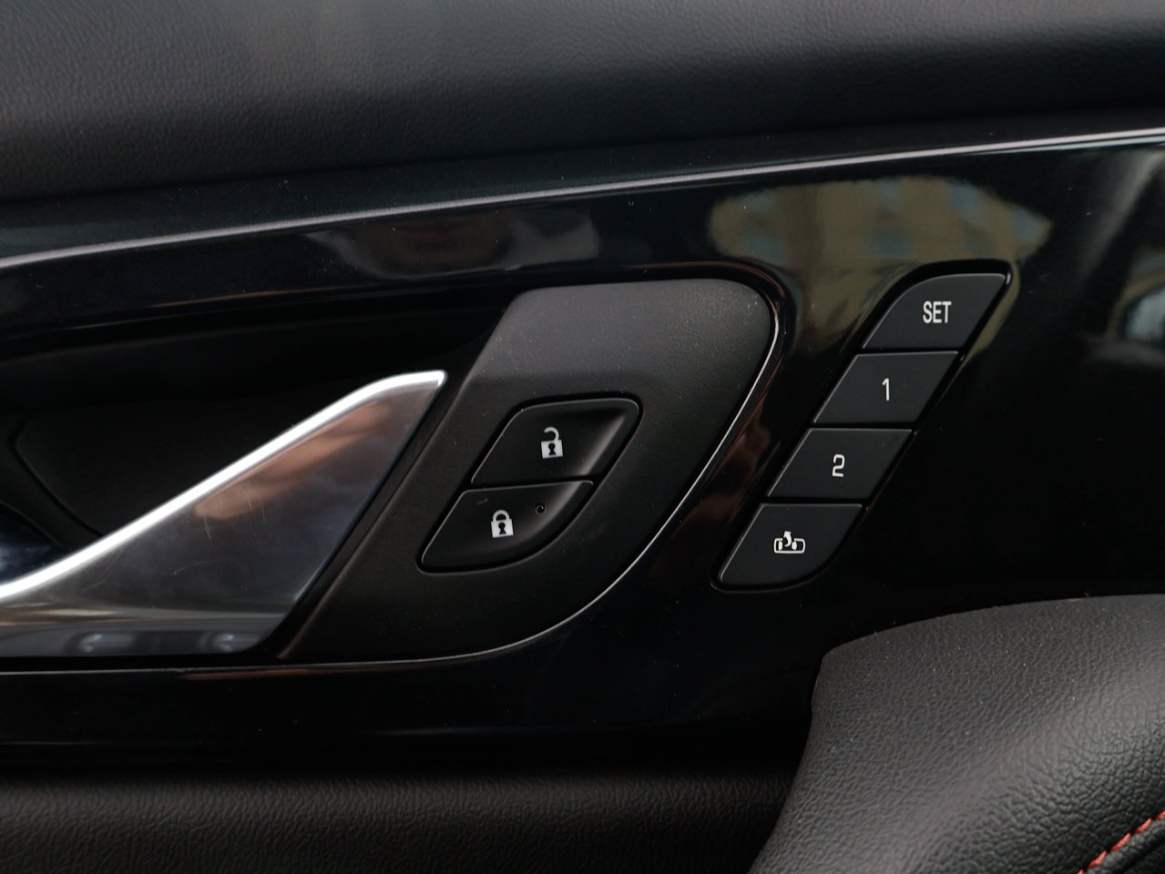 2024 Chevrolet Blazer AWD 4dr RS Grey Sherwood Park - photo #18