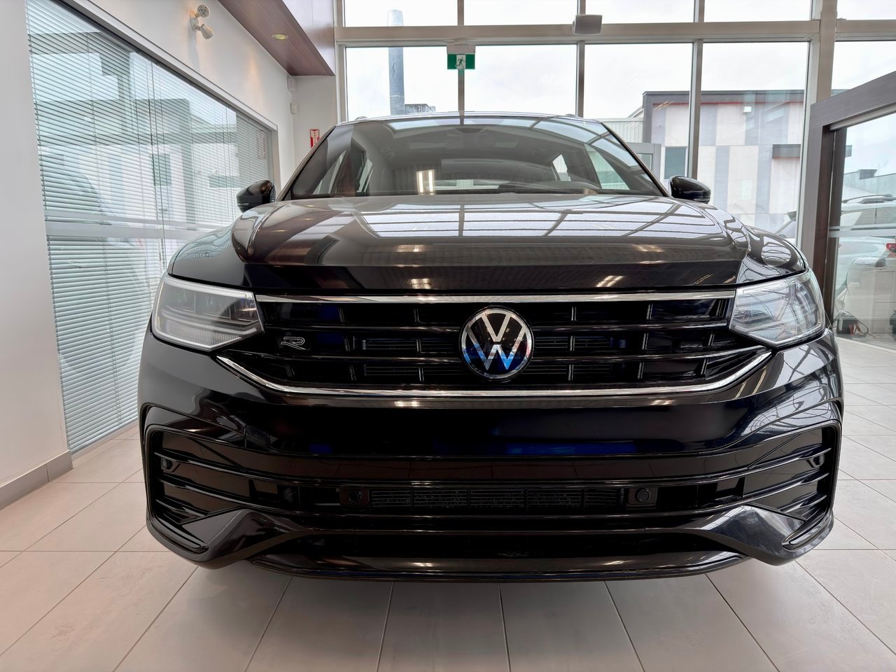 2022 Volkswagen Tiguan Black Notre-Dame-des-Prairies - photo #4