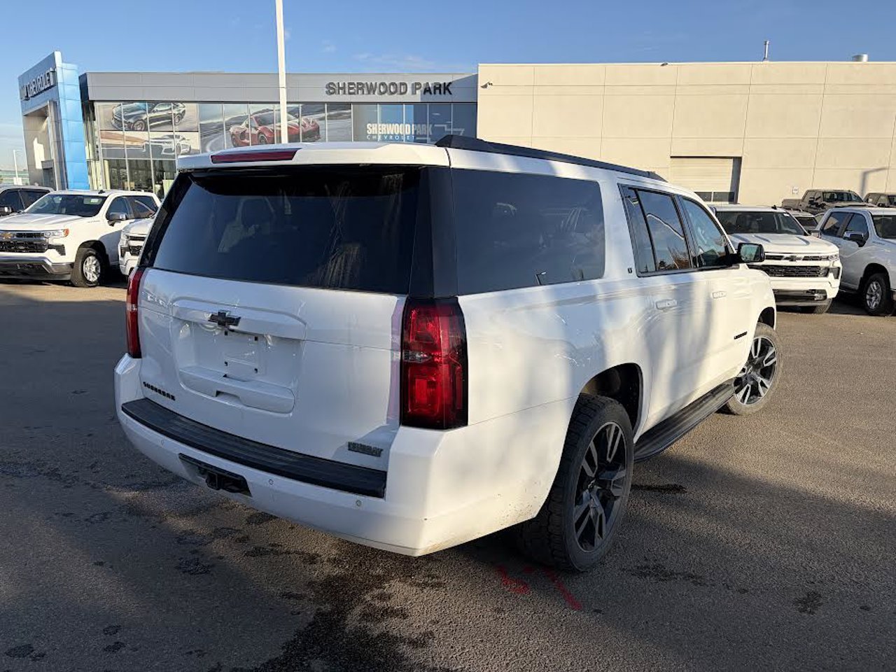 2019 Chevrolet Suburban 4WD 4dr 1500 LT White Sherwood Park - photo #4