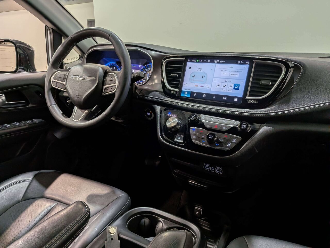 2025 Chrysler Pacifica Select FWD White Val-David - photo #21