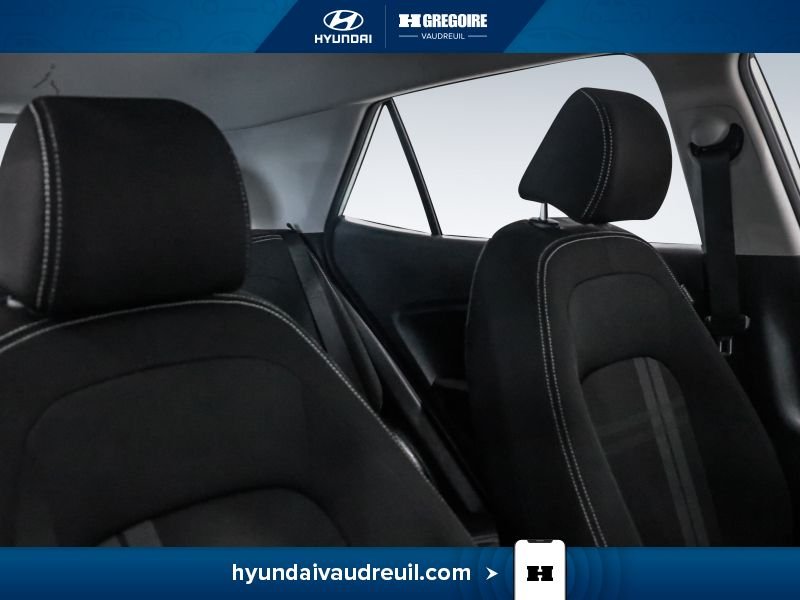 2021 Hyundai Venue White Laval - photo #28