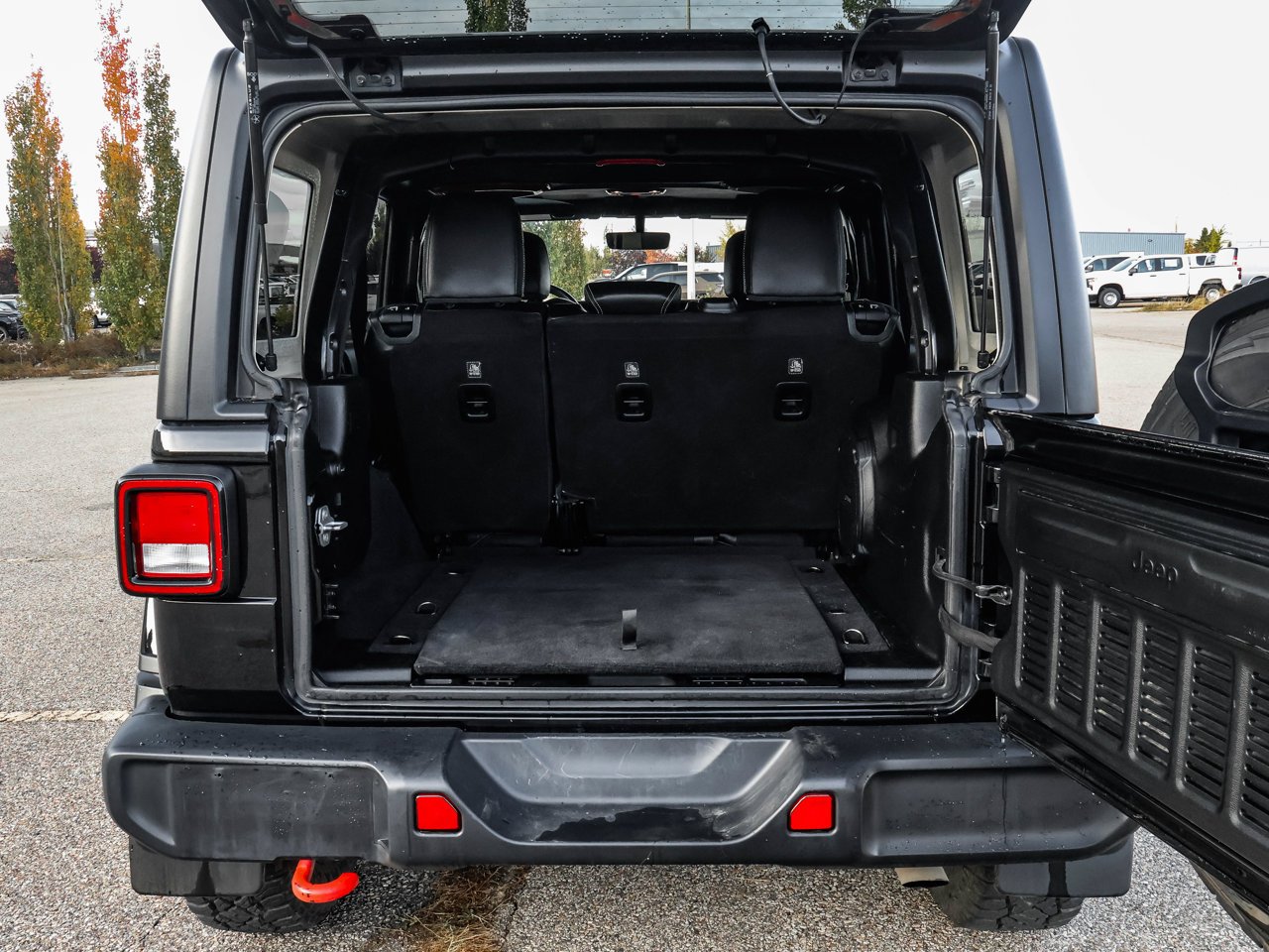 2020 Jeep Wrangler Unlimited Sahara 4x4 Black Sherwood Park - photo #8
