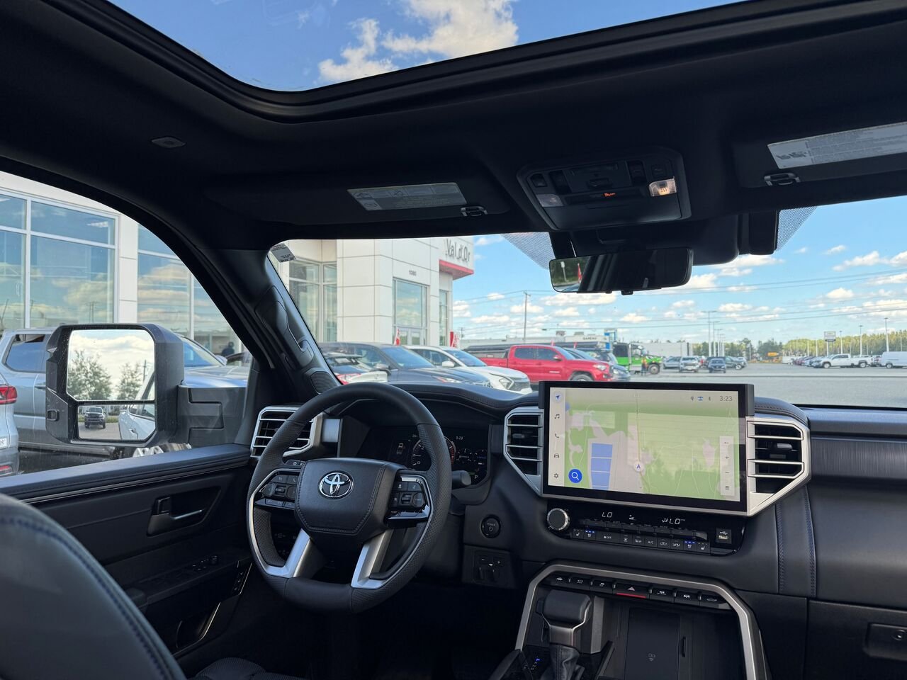 2026 Toyota Tundra Hybrid Platinum hybride CrewMax gr. avance Wind Chill Pearl Val-d'Or - photo #2