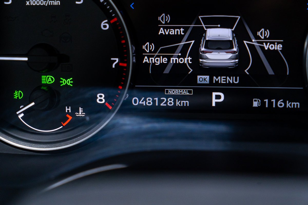 2024 Mitsubishi Outlander ES S-AWC Grey Montreal - photo #17