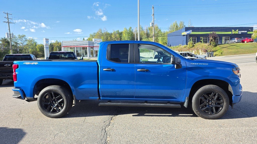 2023 CHEVROLET Silverado 1500 Custom 4X4 Blue Mont-Laurier - photo #3