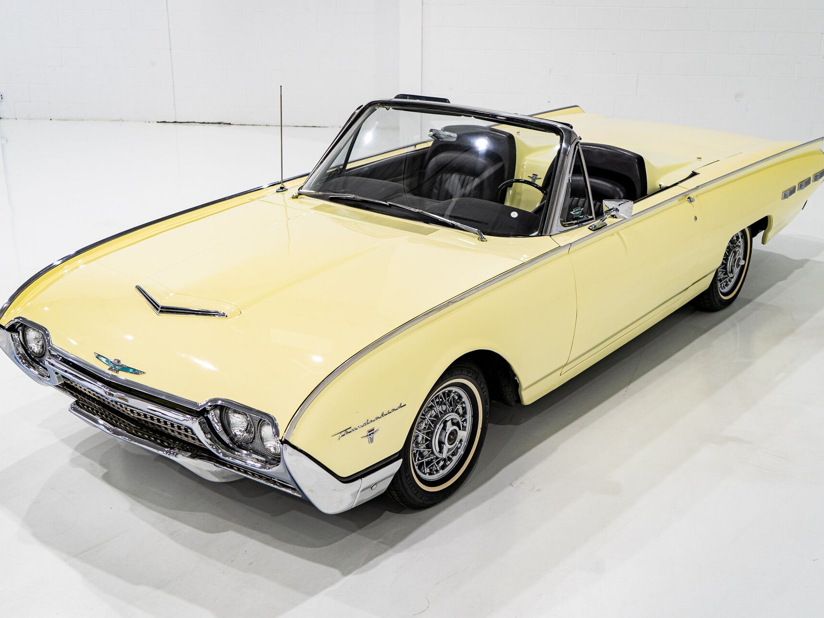 Ford Thunderbird Beautifully Presented From Older Restoration with original bill of sale 1962 Jaune Montréal - photo #31
