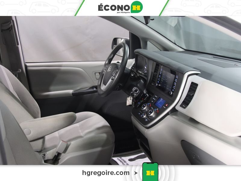 2020 Toyota Sienna White Blainville - photo #25