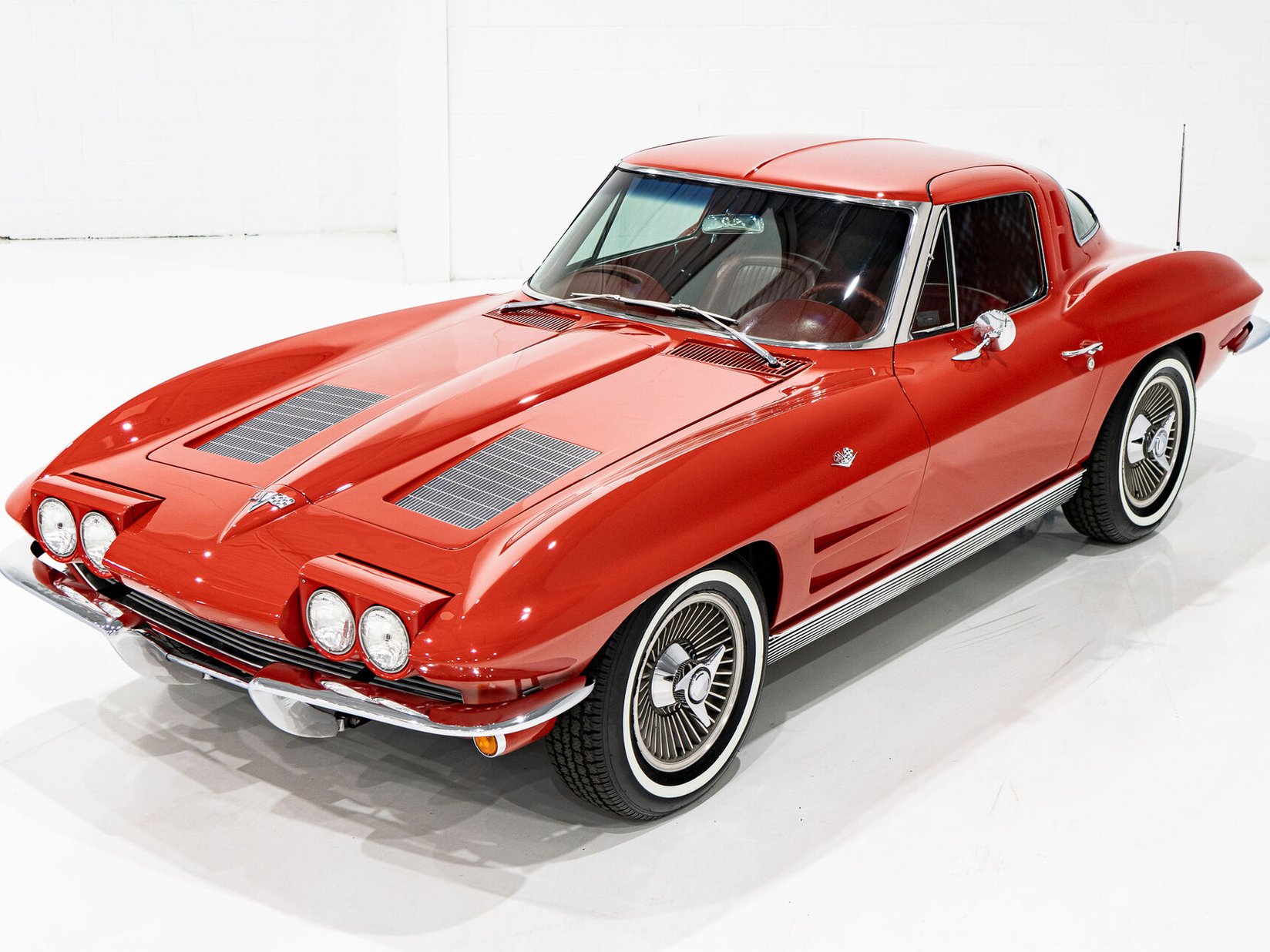 Chevrolet Corvette Split window matching# 327 Factory A/C | PRICE IN USD 1963 Rouge Montréal - photo #31