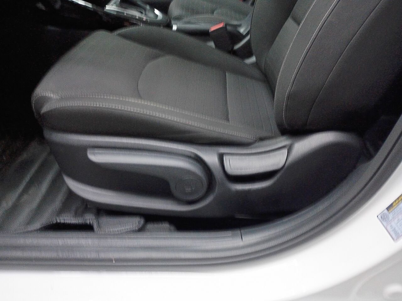 2021 Kia Forte White Blainville - photo #22