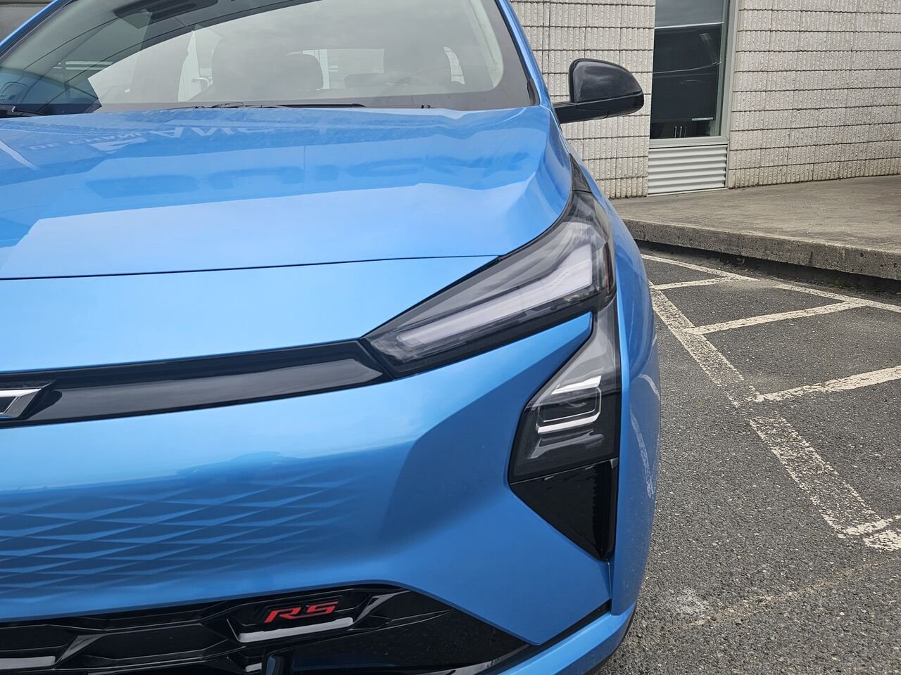 Chevrolet Bolt RS 4 portes TA 2027 Bleu Marina métallisé Thetford Mines - photo #2