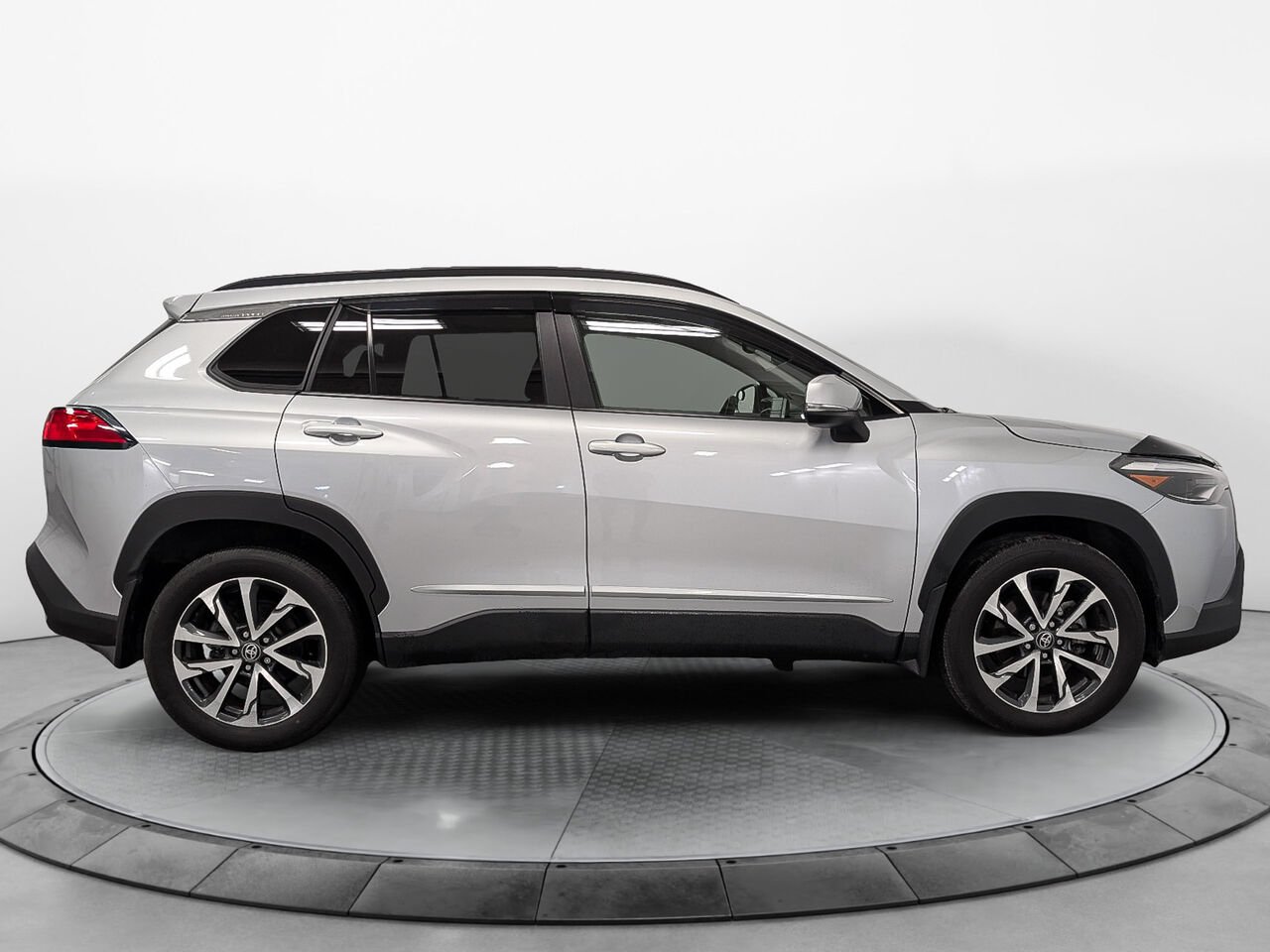Toyota Corolla Cross AWD XLE AWD Cuir Toit Ouvrant Volant Chauffant 2022 Gris Sherbrooke - photo #6