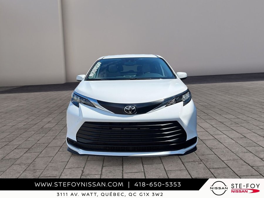 2026 Toyota Sienna LE 8 PASSAGERS 2026 White