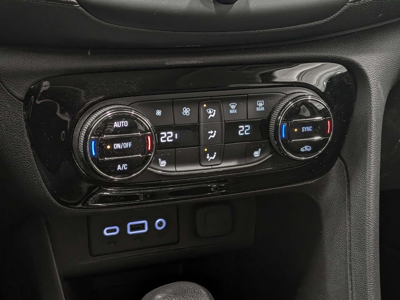 BUICK ENCORE GX AWD Select Toit Pano Sièges Chauffants 2023 Blanc Sherbrooke - photo #11
