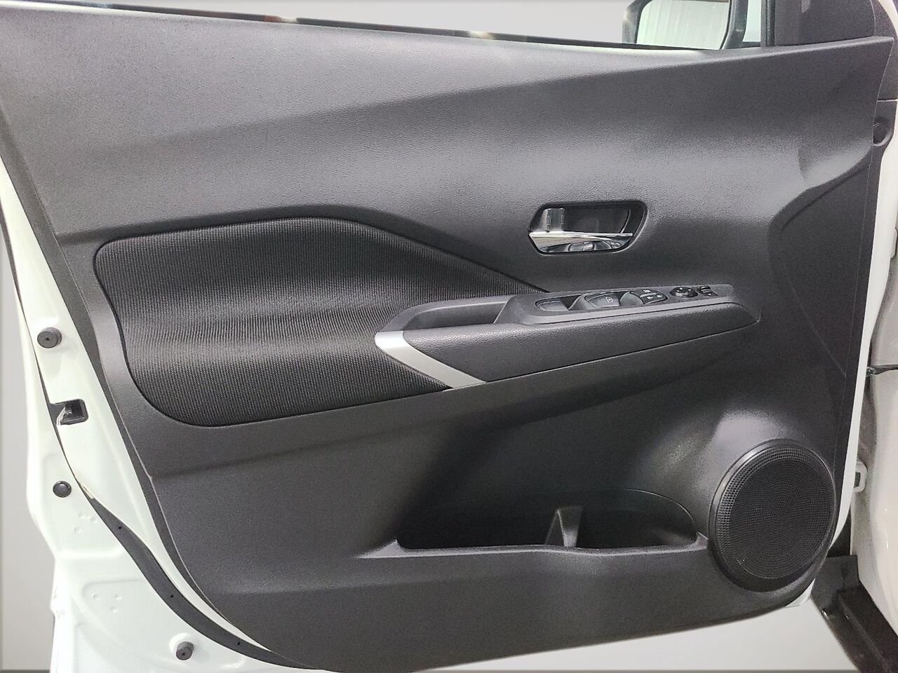 2025 Nissan KICKS PLAY S TA Grey Québec - photo #10