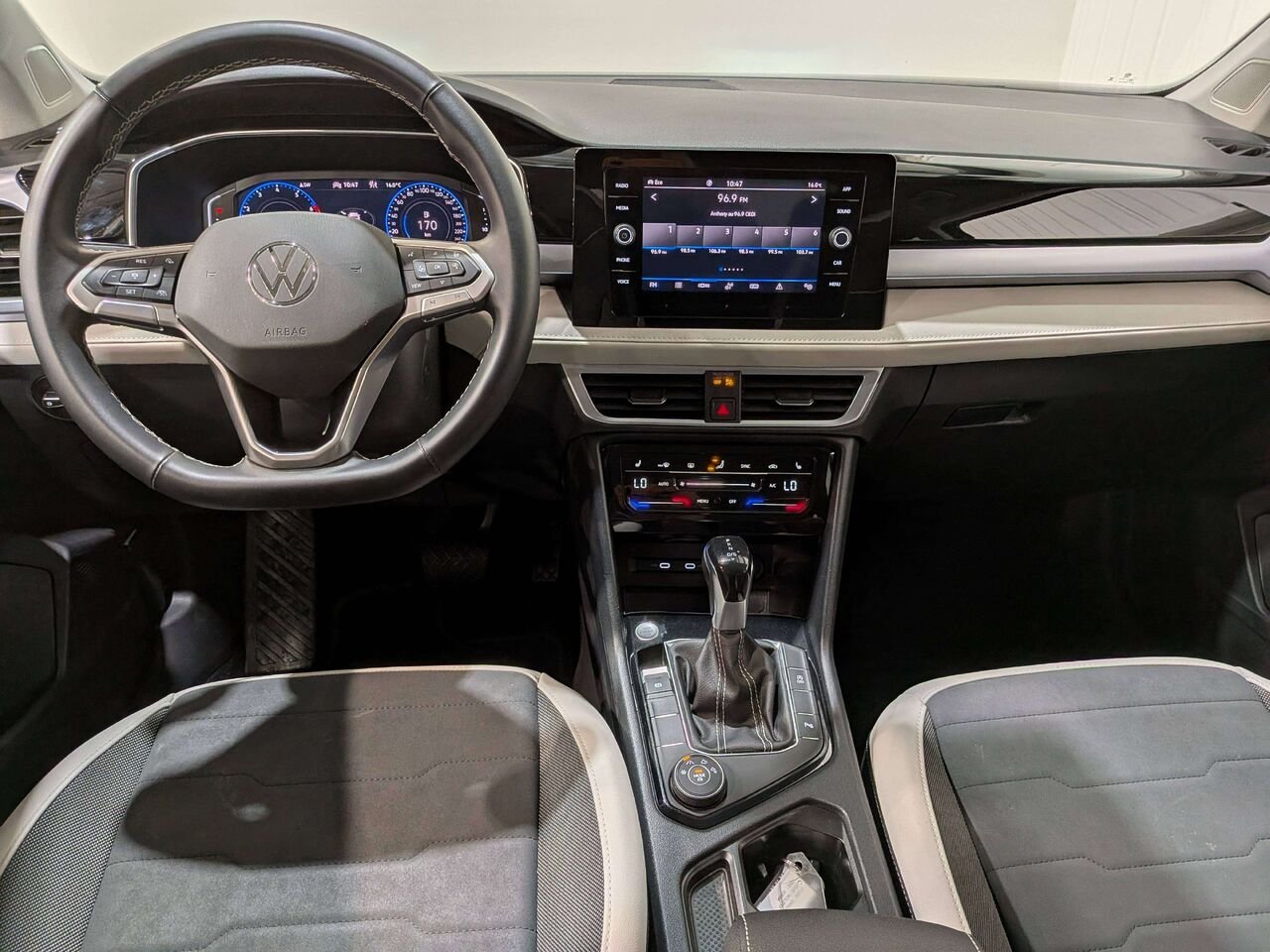 2025 Volkswagen Taos Comfortline 4MOTION Grey Val-David - photo #30