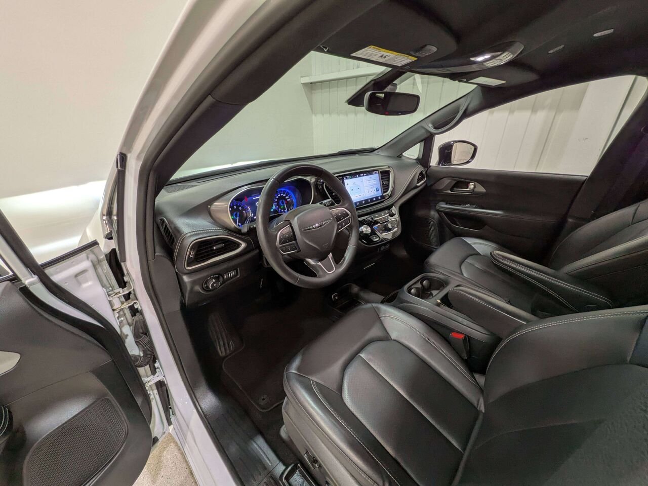 2025 Chrysler Pacifica Select FWD White Val-David - photo #10