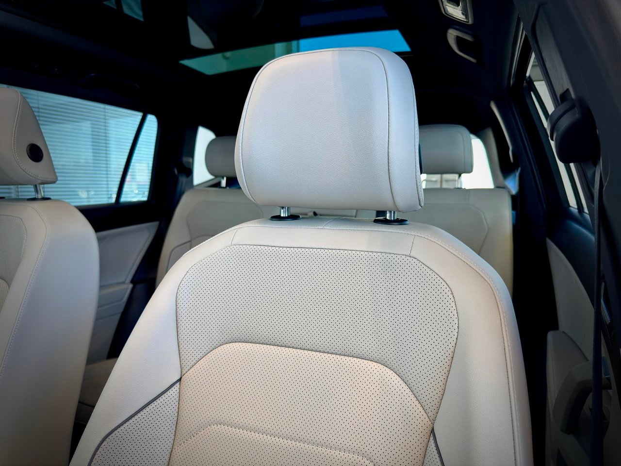 2024 Volkswagen Tiguan Blue Notre-Dame-des-Prairies - photo #18