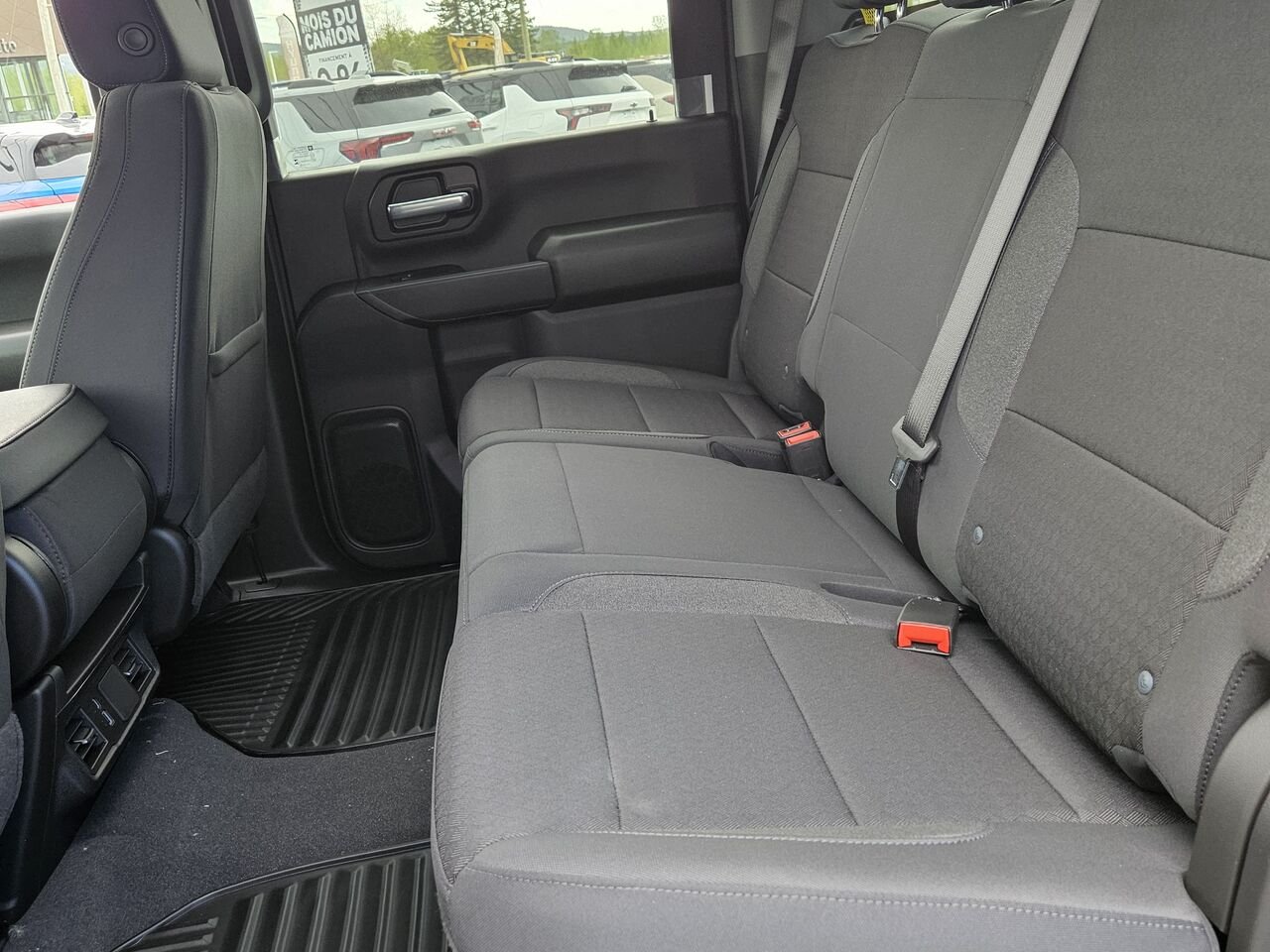 Chevrolet Silverado 2500HD Custom cabine multiplace 4RM 172 po 2026 Noir Thetford Mines - photo #13