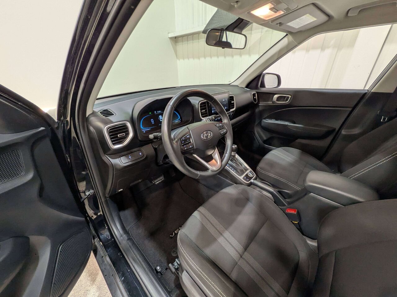 2026 Hyundai Venue Preferred IVT Black Val-David - photo #9