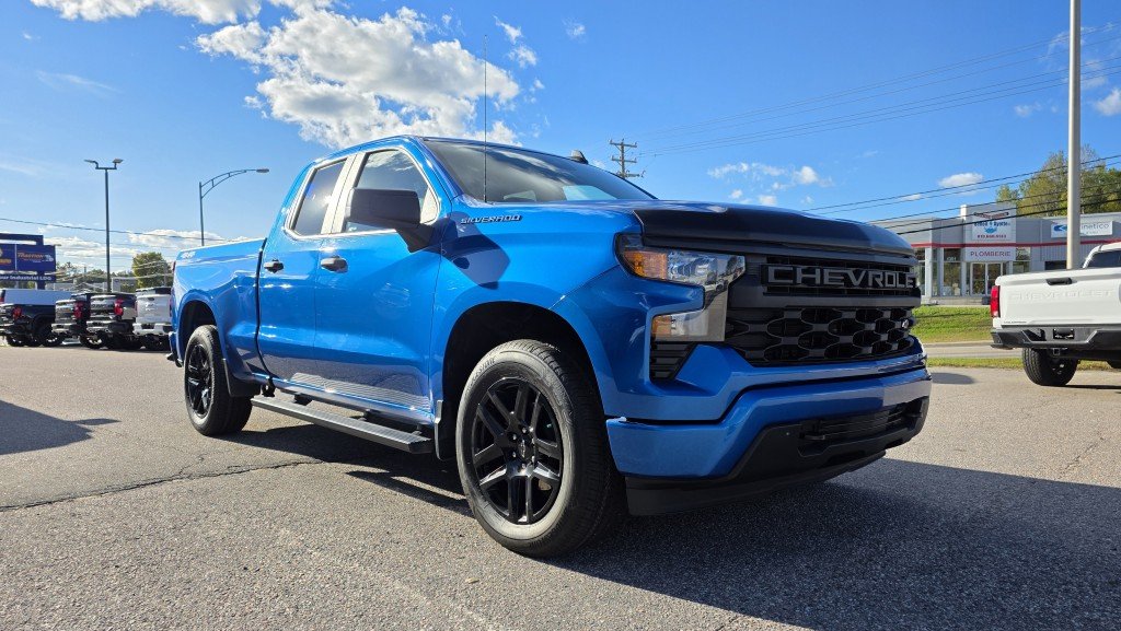 2023 CHEVROLET Silverado 1500 Custom 4X4 Blue Mont-Laurier - photo #2