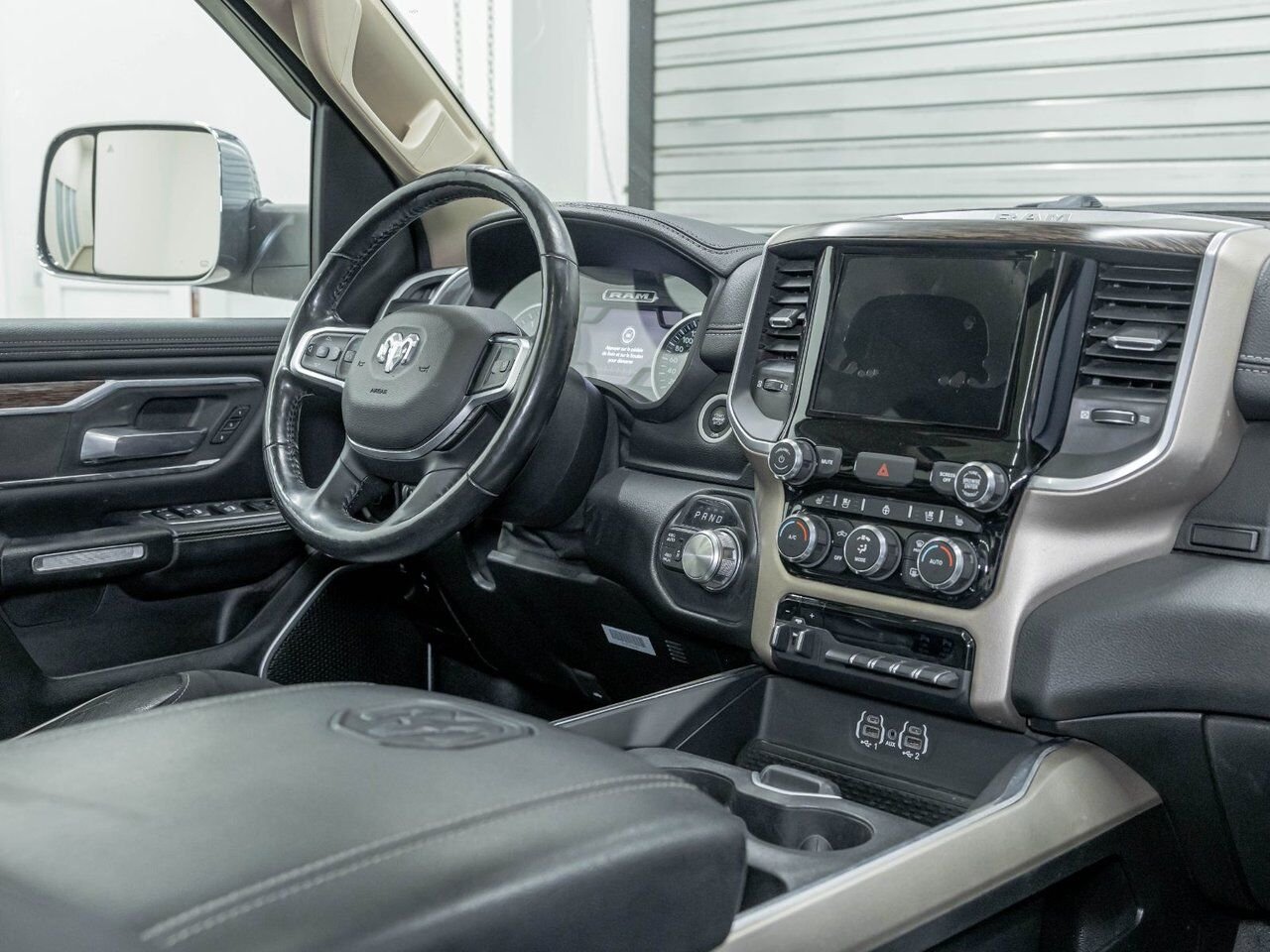 2020 Ram 1500 LARAMIE CREW 4X4 V8 *TOIT* NAV CUIR SIÈGES VENTIL Granite Crystal Saint-Jérôme - photo #29