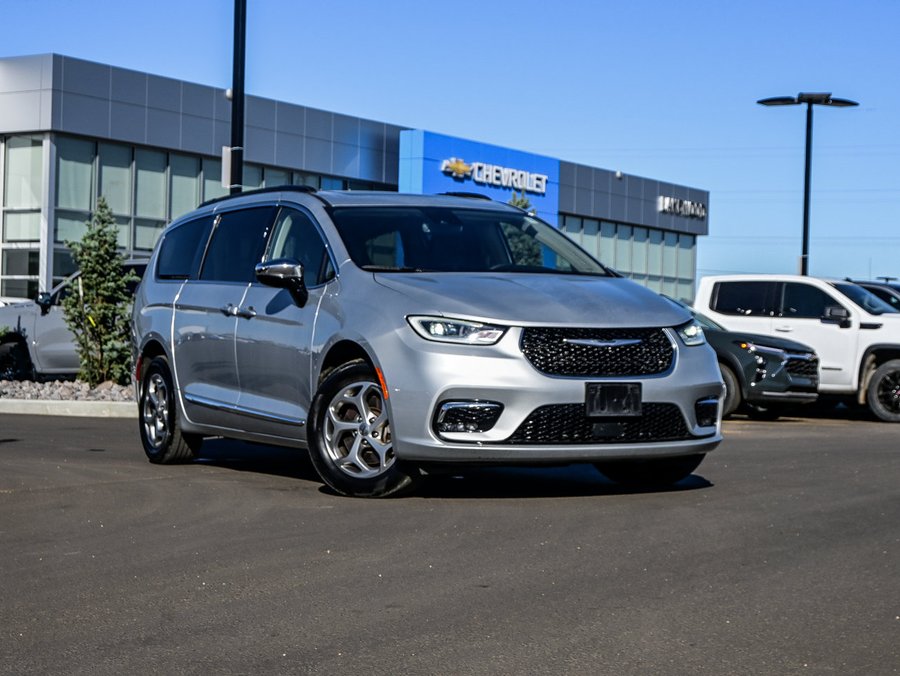 2023 Chrysler Pacifica Limited AWD 3.6L 7 Passenger | Panoramic Sunroof Grey