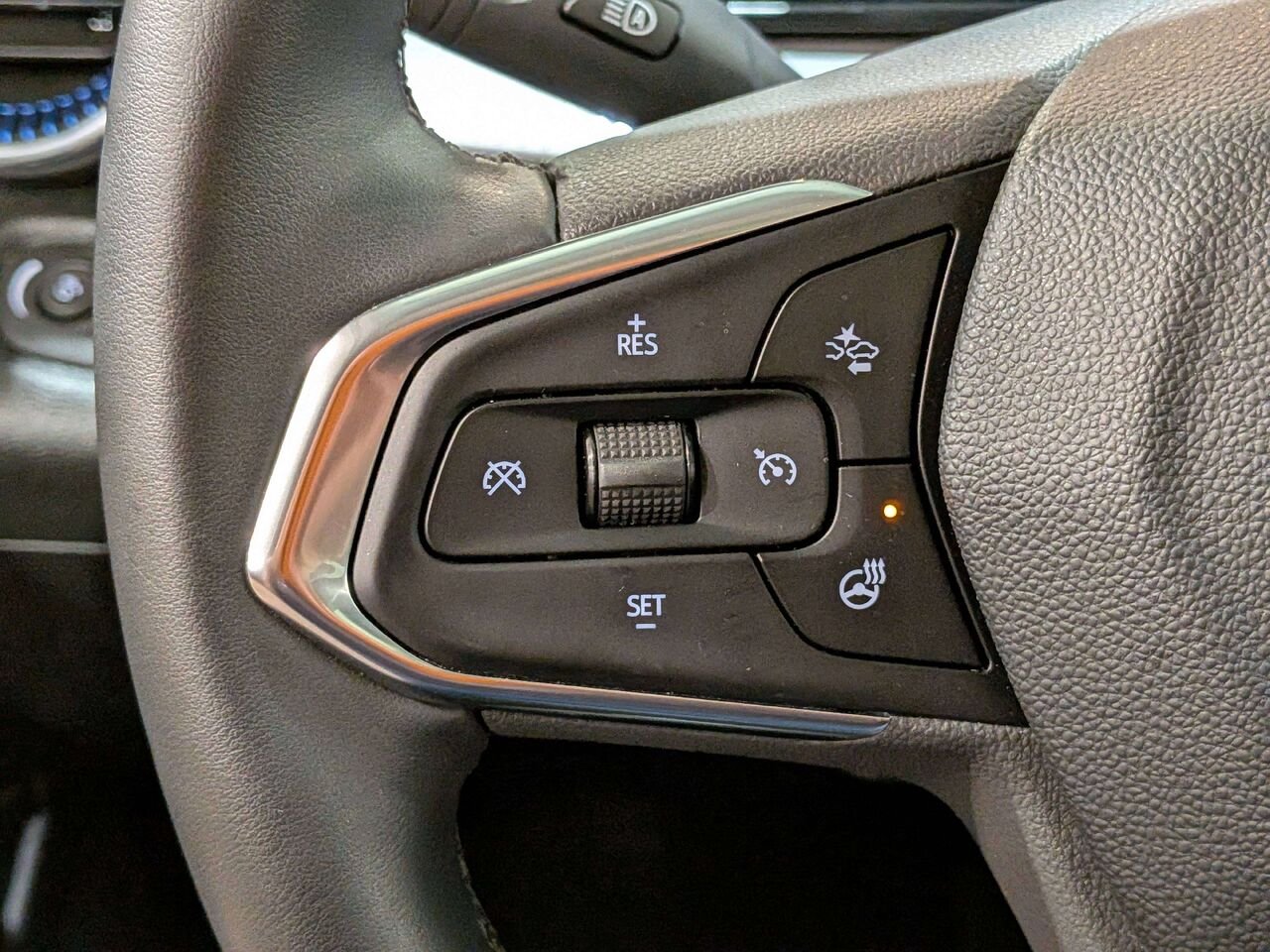 2025 Chevrolet Trax FWD 4dr LT White Val-David - photo #14