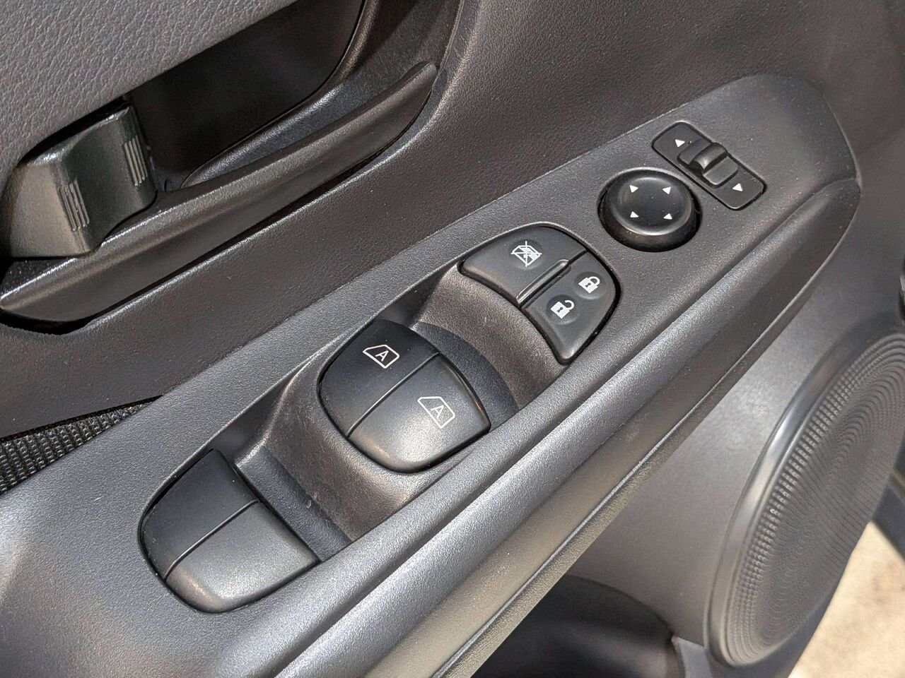 2024 Nissan Kicks S FWD Black Val-David - photo #31
